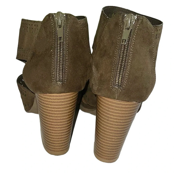 Charlotte Russe Darby Peep Toe Faux Suede Cutout Bootie Sz 7 - Picture 7 of 10